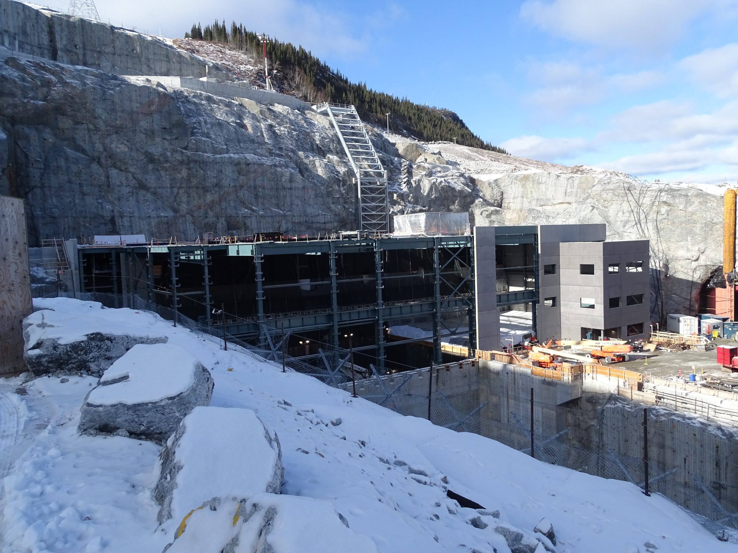 1. vue d’ensemble de la construction de la centrale La Romaine 4